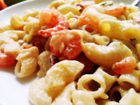 Coditos con camarones