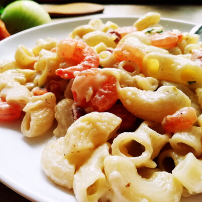Coditos con camarones