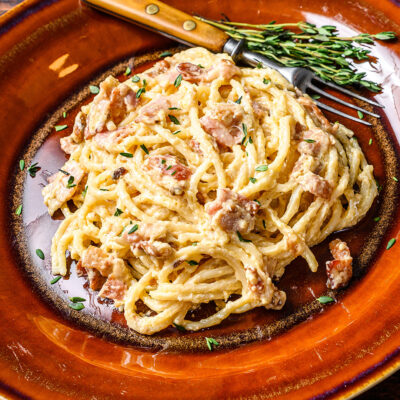 Pasta cremosa con tocino