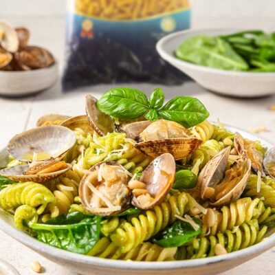 Pasta con mejillones, albahaca y pecorino