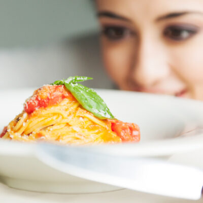 La pasta acumulan menos grasa