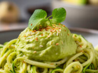 Pasta en salsa de aguacate