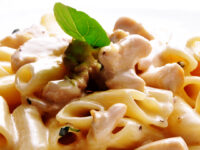 Pasta de pollo cremosa