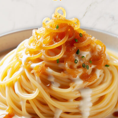 Pasta con salsa cremosa de cebolla caramelizada