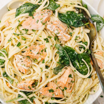 Pasta con salmón y espinacas
