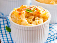 Macarrones al horno gratinados con bechamel y queso