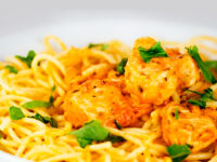 Espaguetis con curry de pollo