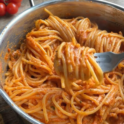 Pasta de tomate con mozzarella