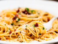 Espaguetis a la siciliana