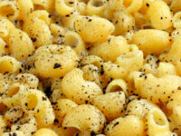 Coditos de pasta con trufa negra y queso pecorino (Video)