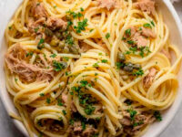 Espaguetis con atún al limón