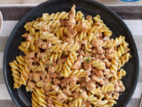 Pasta con salsa melosa de mostaza y soja texturizada (Video)