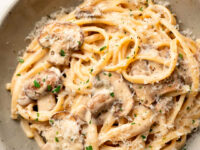 Espaguetis con Salsa Blanca y Champiñones: Una receta gourmet en minutos