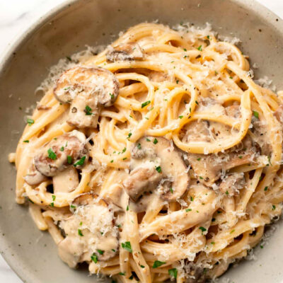 Espaguetis con Salsa Blanca y Champiñones: Una receta gourmet en minutos