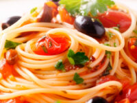 Pasta a la Puttanesca: El sabor intenso y seductor del sur de Italia