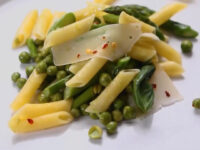 Pasta al Limone con Espárragos y Guisantes: Fresca, Colorida y Sencilla