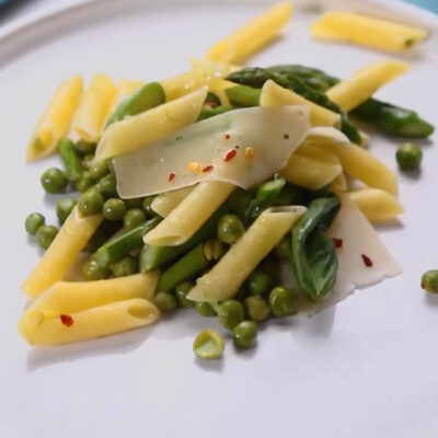Pasta al Limone con Espárragos y Guisantes: Fresca, Colorida y Sencilla